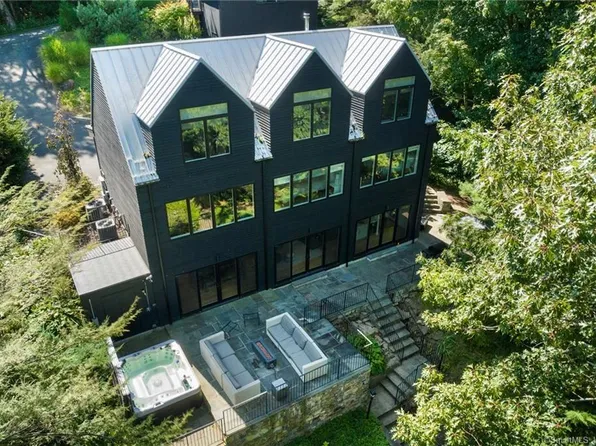 29 Ledgewood Drive, Sherman, CT 06784