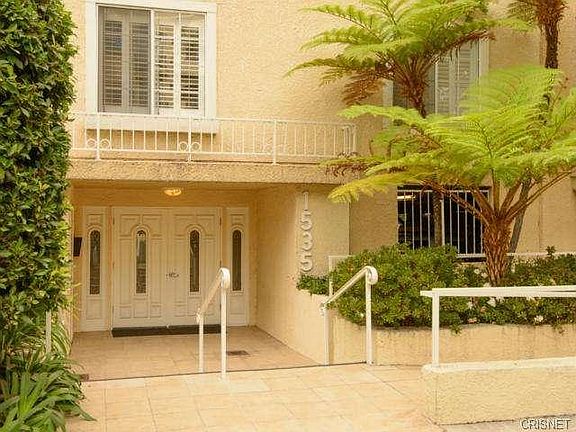 4th image of 1535 S Bentley Ave APT 103
