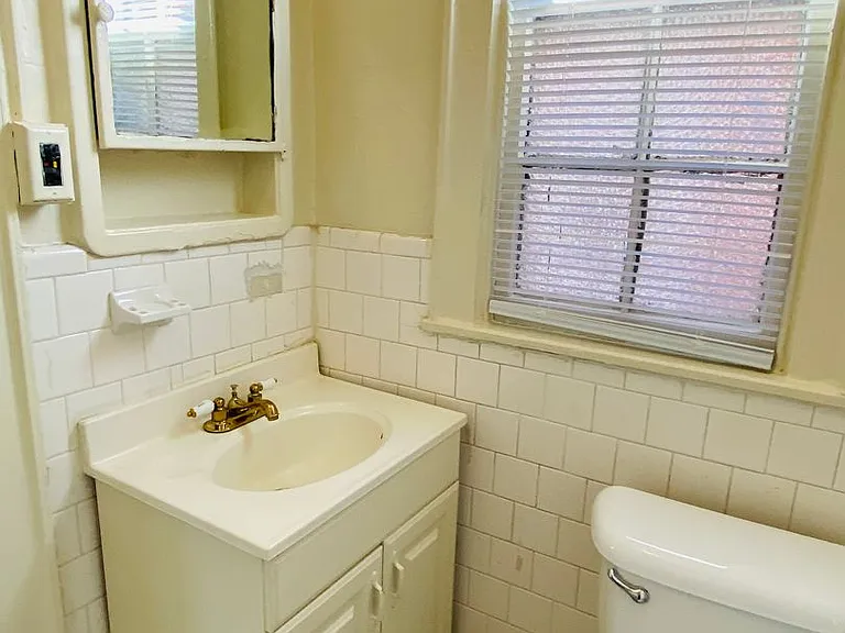 1128 W. Grace St.* — Photo 111