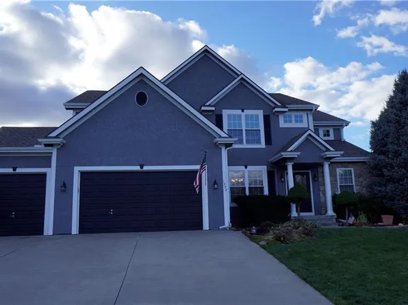 1392 Canyon Ln, Lansing, KS 66043