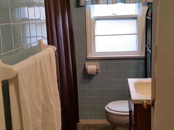Second level bathroom. There is a linen closet to the right, behind the door.