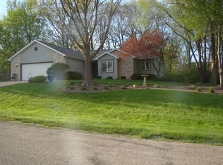 19354 Inverness Ct, Bloomington, IL 61705