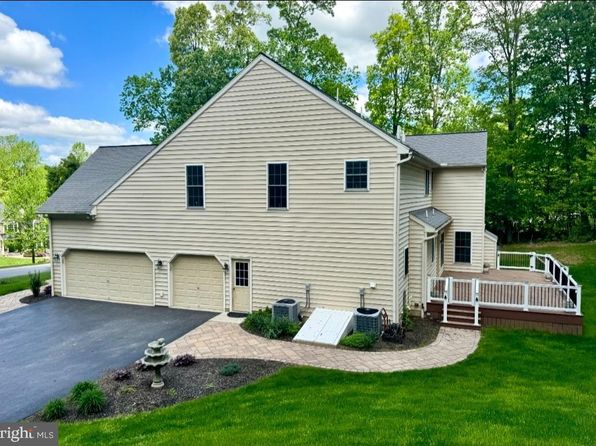 91 Woodland Dr, Honey Brook, PA 19344