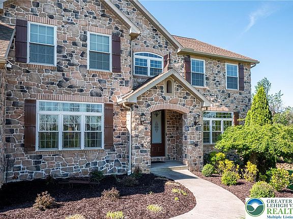 5th image of 40 Augusta Ln