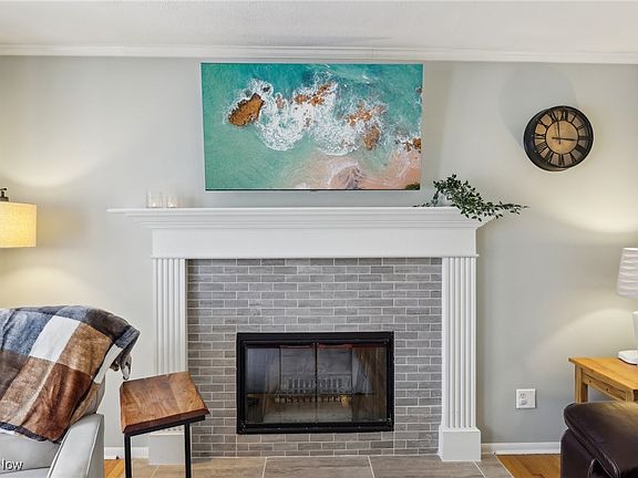 3rd image of 14845 Glen Valley Dr
