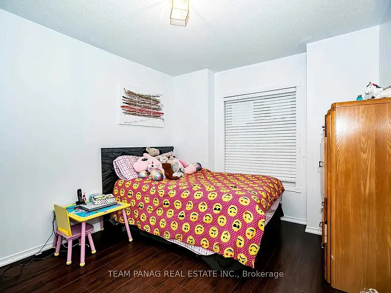 4 Queen Anne Dr — Photo 11