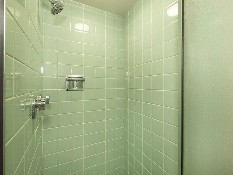 1016 Middle Ave — Photo 7