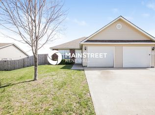 206 Birdie Dr, Pleasant Hill, MO 64080