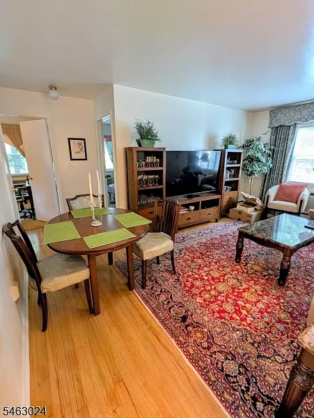 2 bed, 1.0 bath, $3,100 — Photo 3