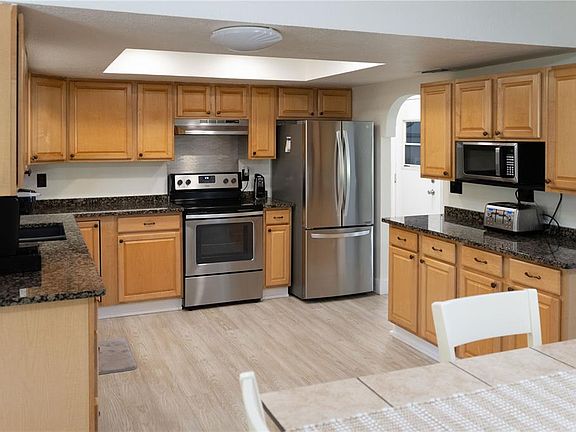 4th image of 3700 Palm Dr