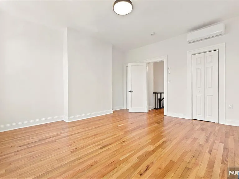 85 Union St — Photo 13