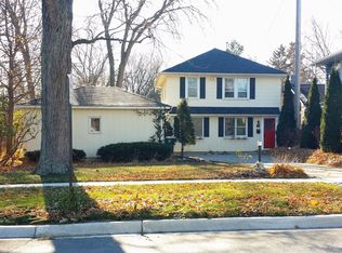 216 Stevens St, Geneva, IL 60134