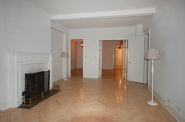 Sold by Mercedes Berk | media 12