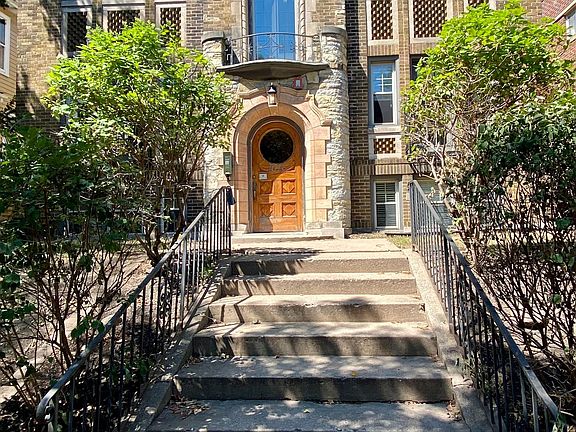 3rd image of 3016 James Ave S #102
