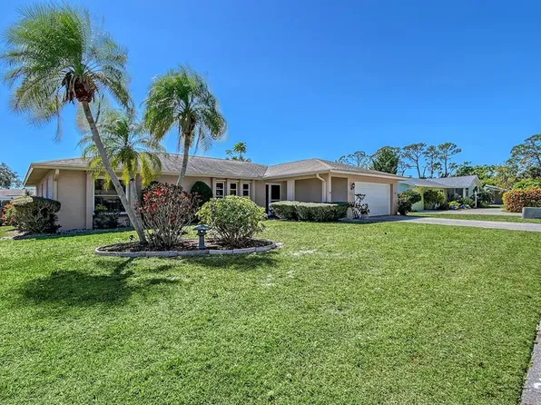 2818 Mayflower St, Sarasota, FL 34231