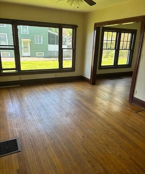33 Manhattan Ave — Photo 2