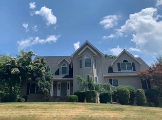 3 Fawn Dr, Tomkins Cove, NY 10986