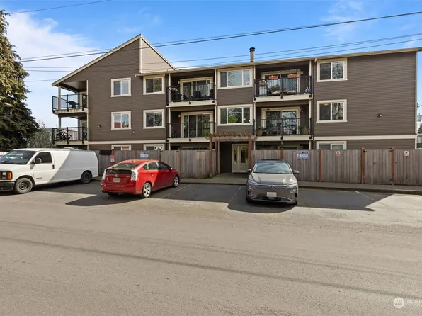 939 N 101st Street #201, Seattle, WA 98133