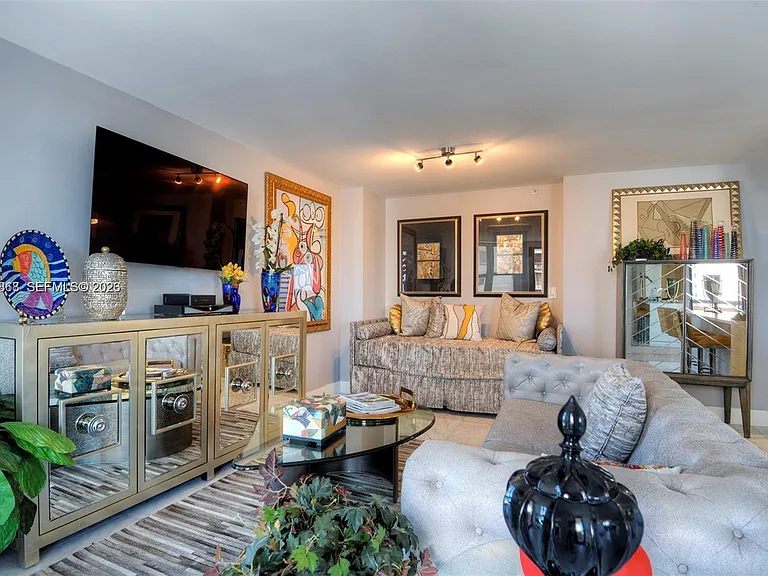 2555 Collins Ave #1400 — Photo 7