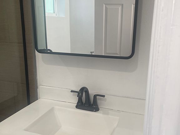 3rd image of 3403 Hollydale Dr #1