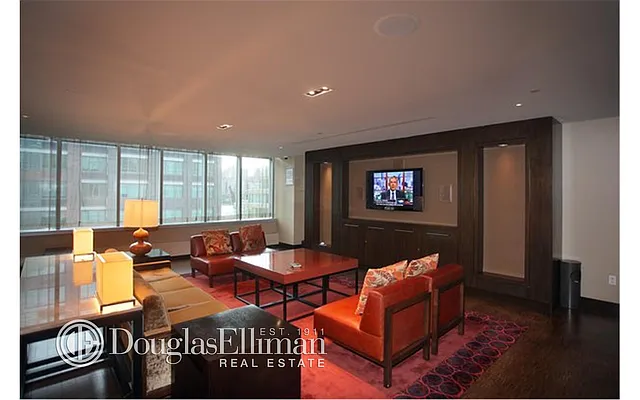 Rented by Douglas Elliman | media 16