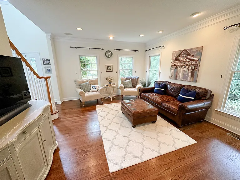 368 Hoyt St — Photo 8