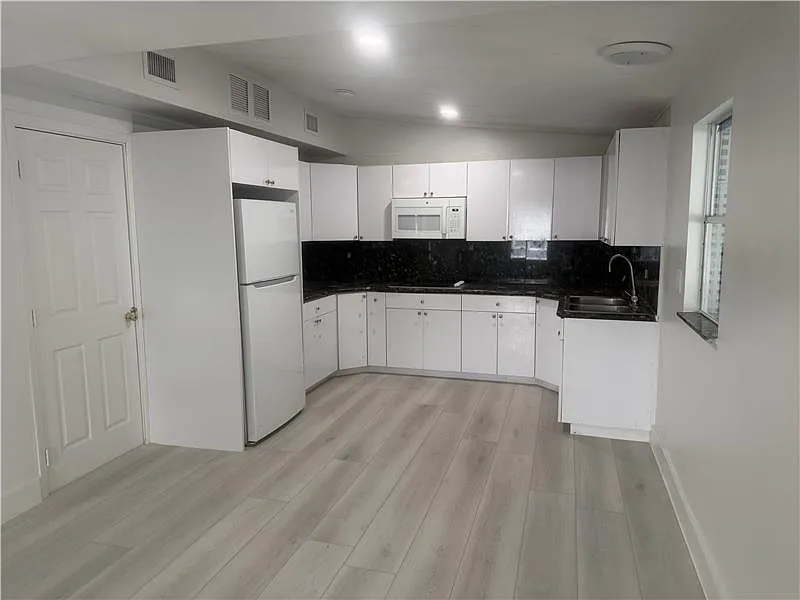 1 bed, 700 sqft, $1,750 — Photo 2