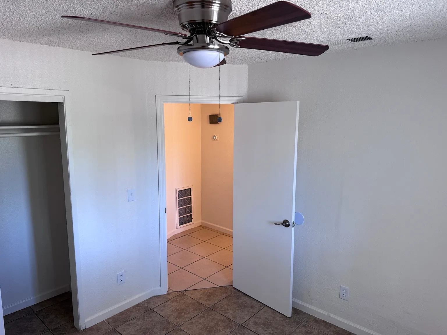 2 bed, 840 sqft, $1,500 — Photo 4