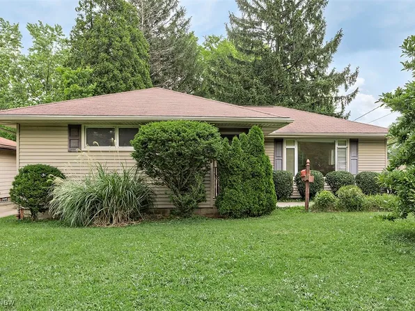 899 Lander Rd, Mayfield Village, OH 44143