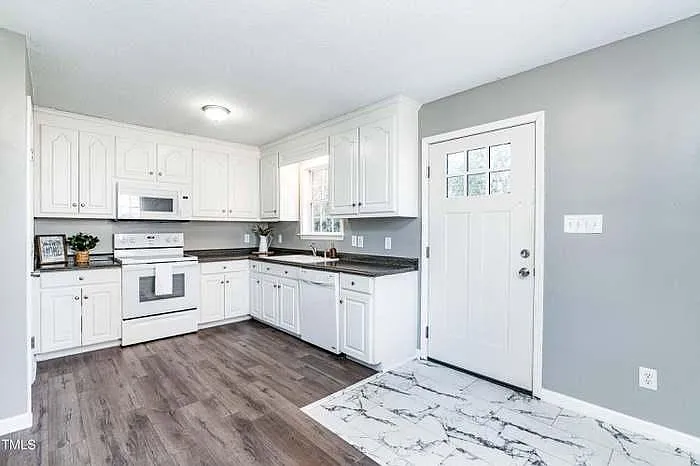 526 Mill St — Photo 1
