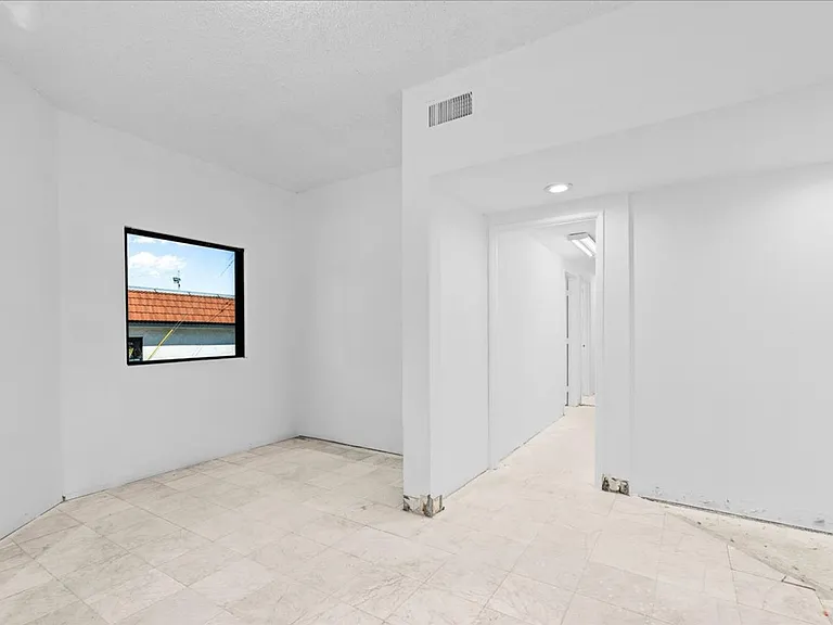 7969 Foothill Blvd — Photo 22
