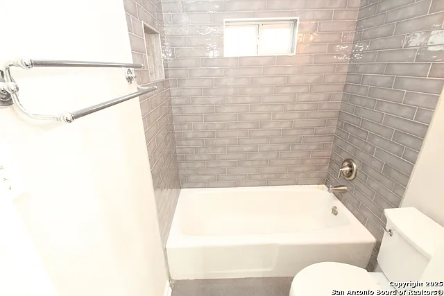 310 Threadneedle Ln — Photo 23