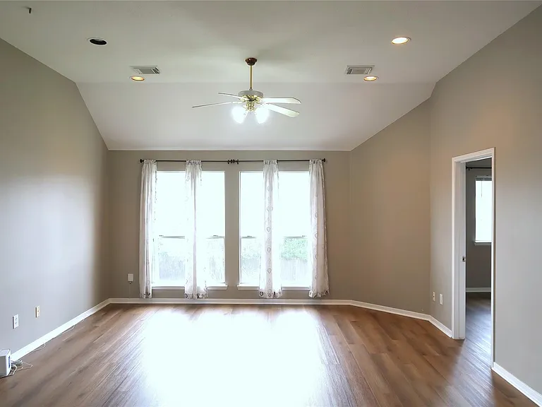 20714 Morning Creek Dr — Photo 40