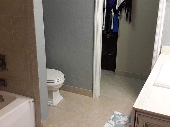 4th image of 4106 Hillside Ln