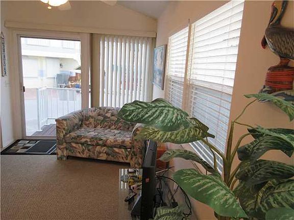 4th image of 242 Nettles Blvd