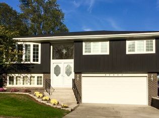 10435 Winter Park Dr, Palos Hills, IL