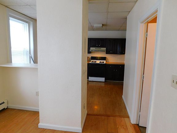 4th image of 412 Essex St APT 1