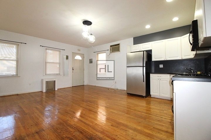 1st image of 2752 Harway Ave Floor 1