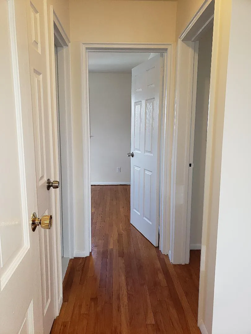 2 bed, 950 sqft, $2,300 — Photo 3