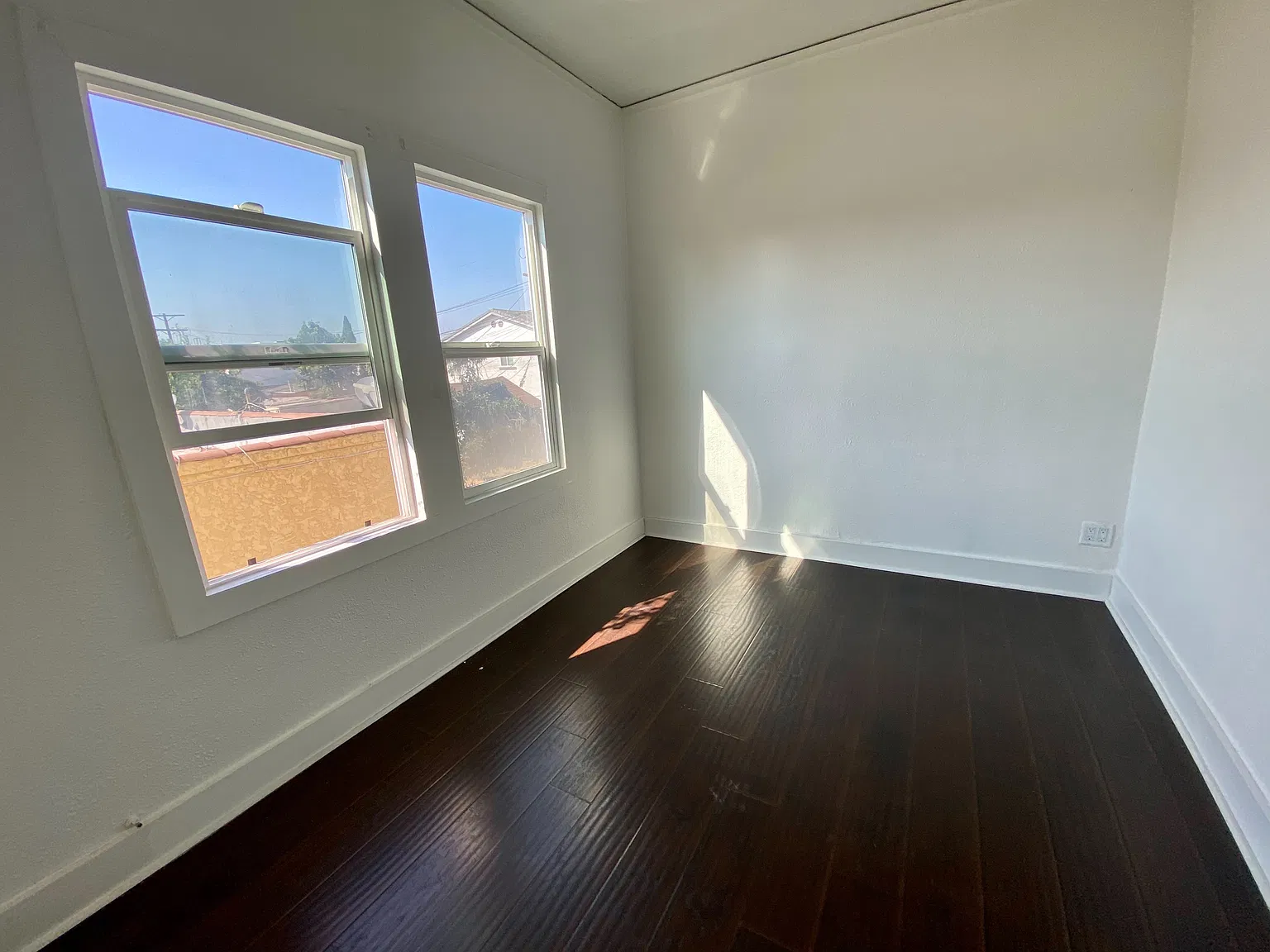 3 bed, 1050 sqft, $3,000 — Photo 4