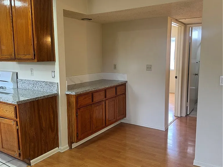 122 Olive St #5 — Photo 8