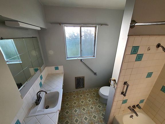 5th image of 625-631 E Virginia Ter #631-C