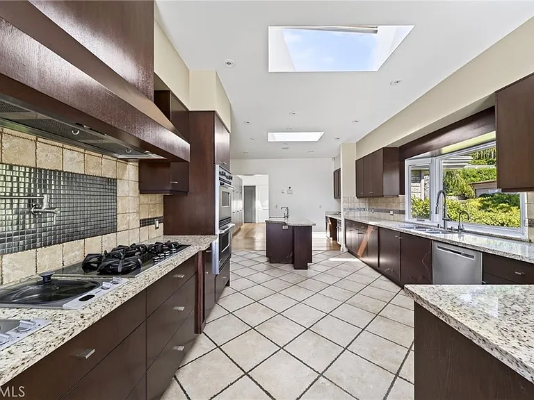 1625 Loma Vista Dr — Photo 23