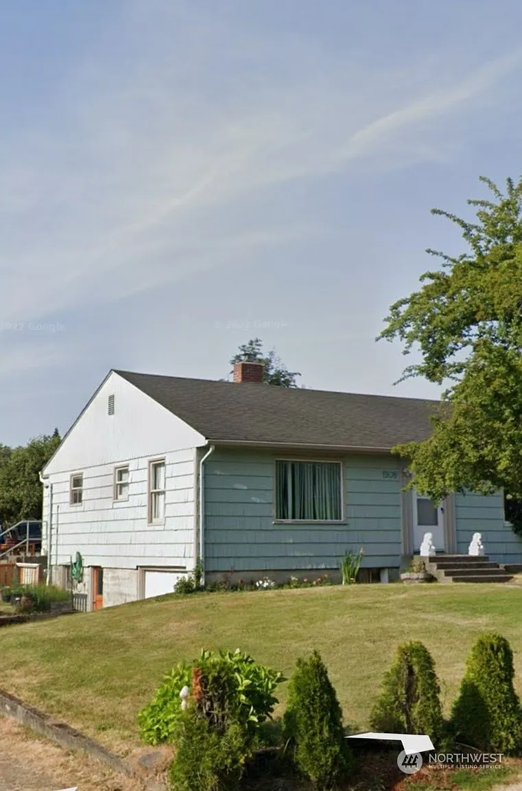 1908 NE 12th Street photo 1