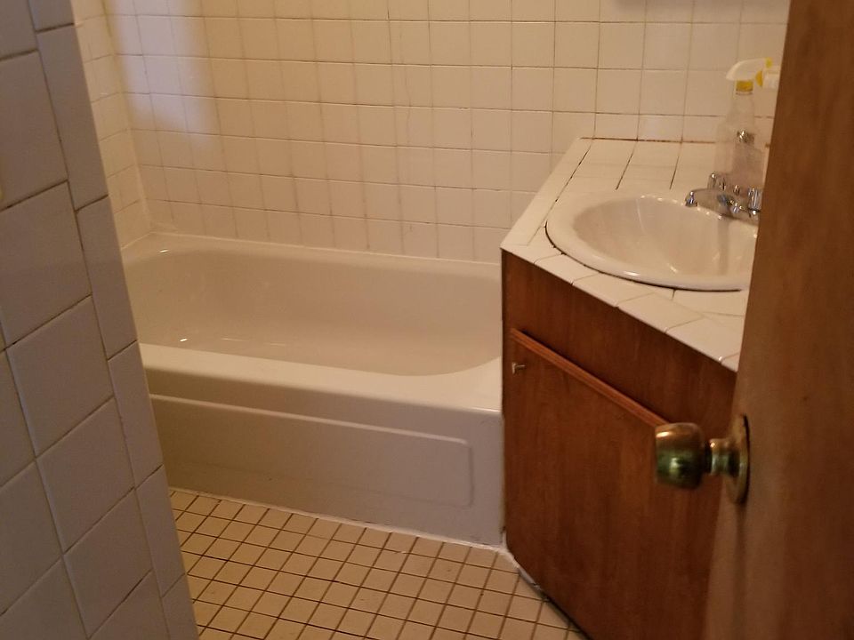 2nd image of 917 Bryant Ave