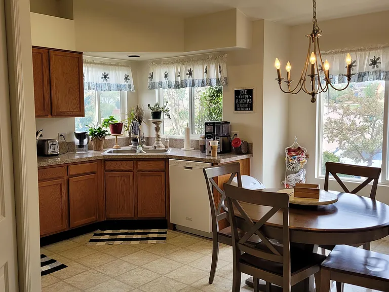 97 Misty Creek Dr — Photo 3