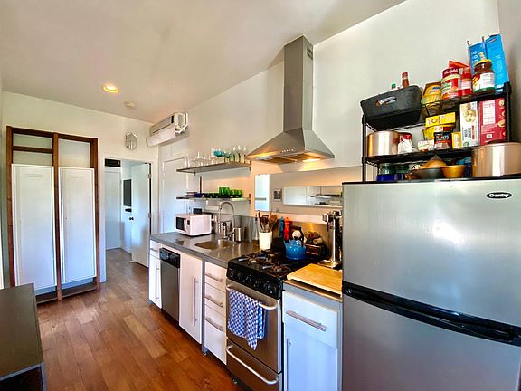 2nd image of 2516 Kent St APT 10