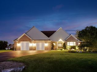 560 Birch Hollow Dr, Antioch, IL 60002