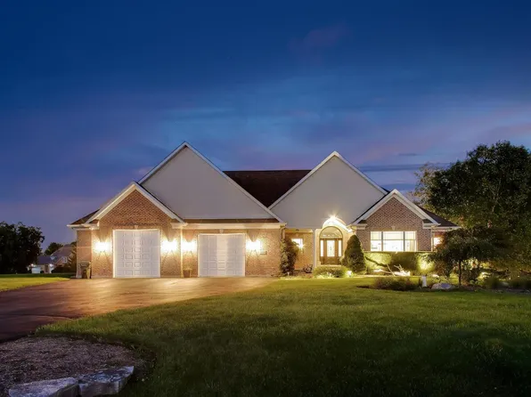 560 Birch Hollow Dr, Antioch, IL 60002