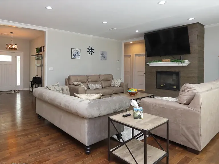 1436 Astolat Rd — Photo 5